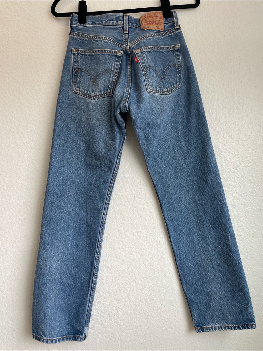 Levi's Men's 501 Button-fly Straight Jeans in Medium Blue Wash 28 x 32 - Picture 11 of 11